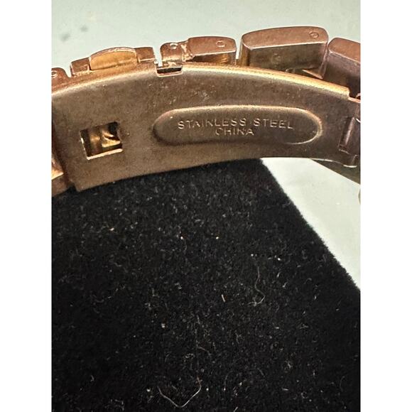 Men's UNLISTED by Kenneth Cole Gold-Tone Watch with Black Dial - Picture 10 of 10